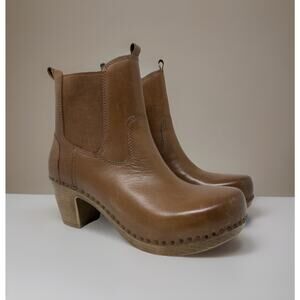 Dansko Shayna Boots Womens Size 6.5-7 Tan Leather Heeled Chelsea Stud EU 37 NEW